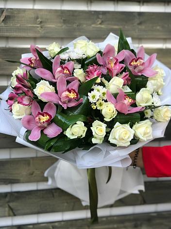 Букет цветов из: Розы и Хризантемы в Красной горе