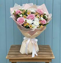 Букет цветов из:  Гвоздики, Орхидеи и Розы #REPLACE_PRED# Красной горе