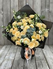 Букет цветов из:  Розы и Лизиантусы #REPLACE_PRED# Красной горе