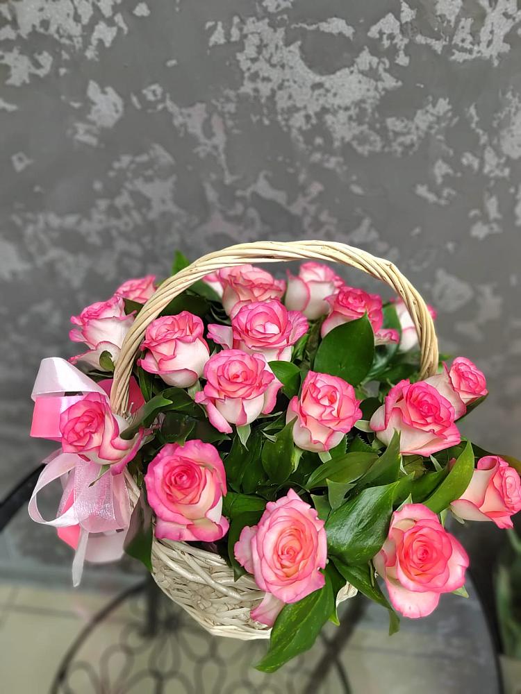 Цветочная композиция из Розы в корзине в Красной горе