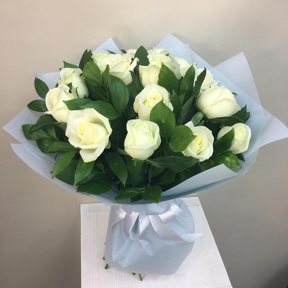 Букет 15 Белых роз Проуд в Красной горе