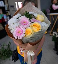 Букет цветов из:  Герберы, Розы и Хризантемы в Красной горе