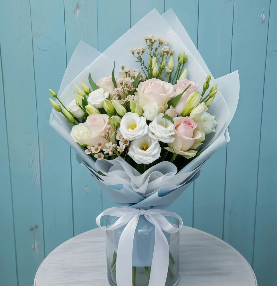 Букет цветов из: Розы и Лизиантусы в Красной горе