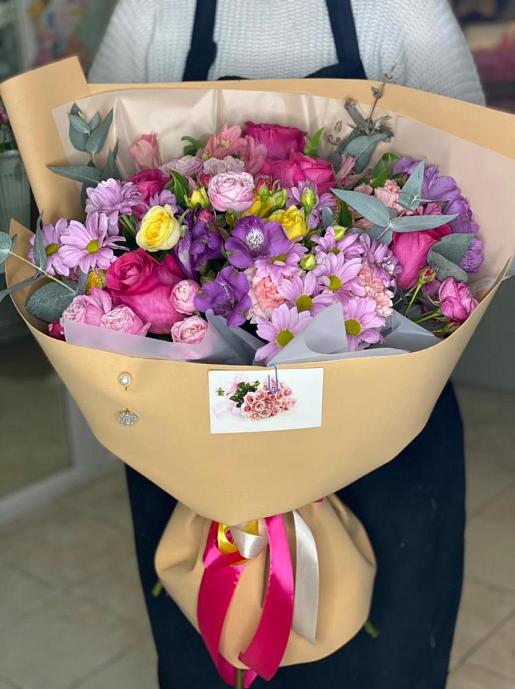 Букет цветов из: Хризантемы, Гвоздики и Альстромерии в Красной горе