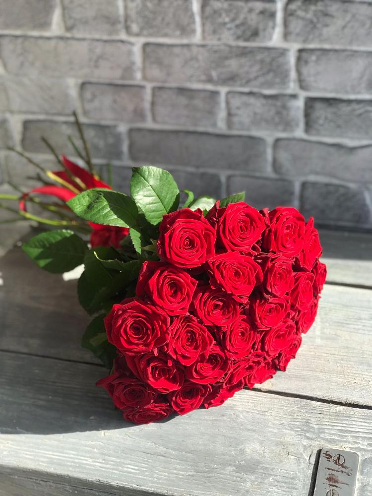 Букет Красные розы Фридом в Красной горе
