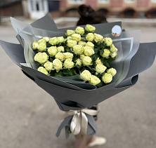 Букет Белые кустовые розы Солинеро в Красной горе