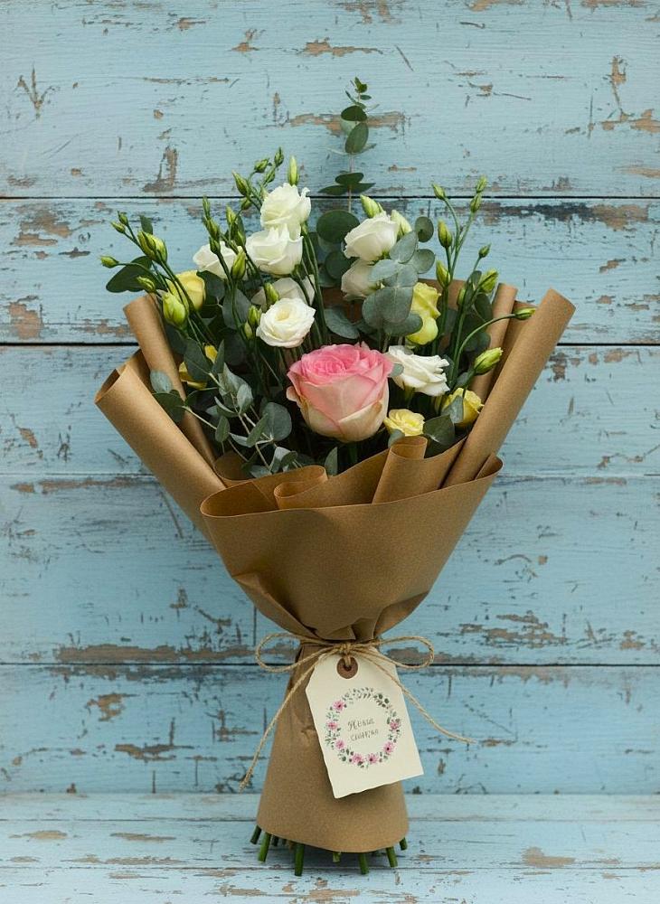 Букет цветов из: Розы и Лизиантусы в Красной горе