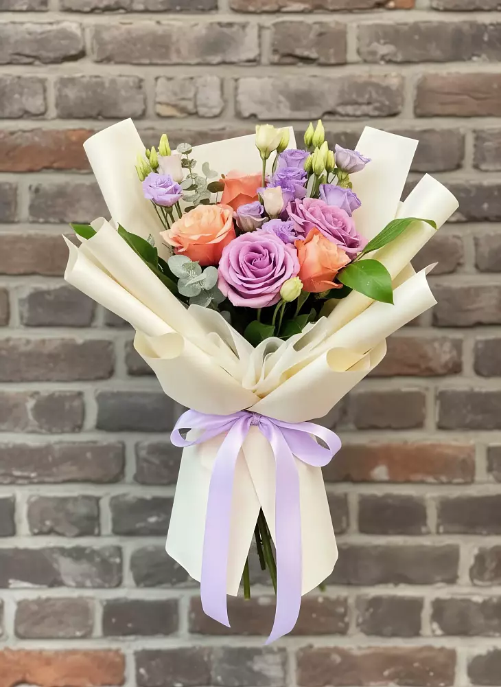 Букет цветов из: Лизиантусы и Розы в Красной горе