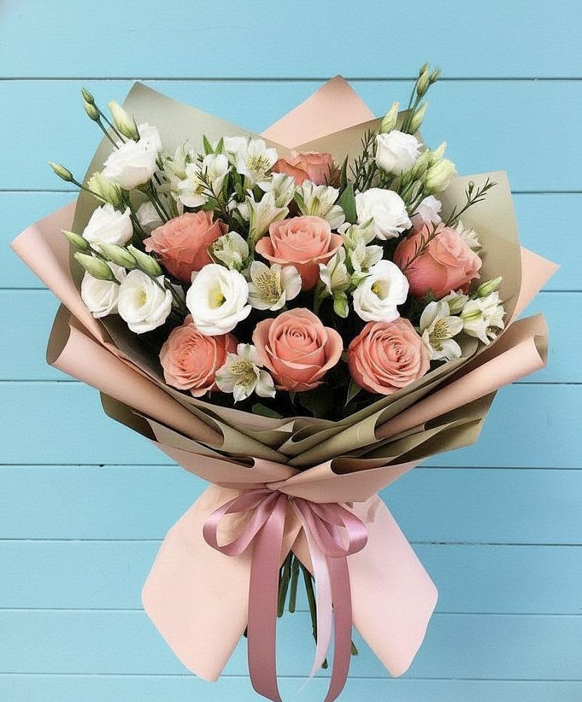 Букет цветов из: Розы, Альстромерии и Лизиантусы в Красной горе