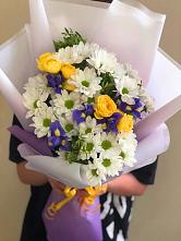 Букет цветов из:  Ирисы, Хризантемы и Розы #REPLACE_PRED# Красной горе