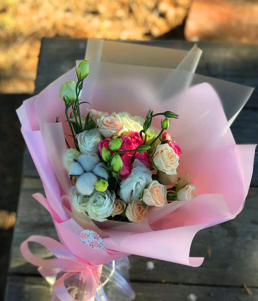 Букет цветов из: Розы и Лизиантусы в Красной горе