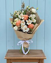 Букет цветов из:  Альстромерии, Лизиантусы, Розы и Хризантемы в Красной горе