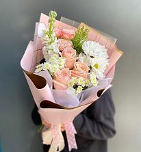 Букет цветов из:  Хризантемы и Розы в Красной горе