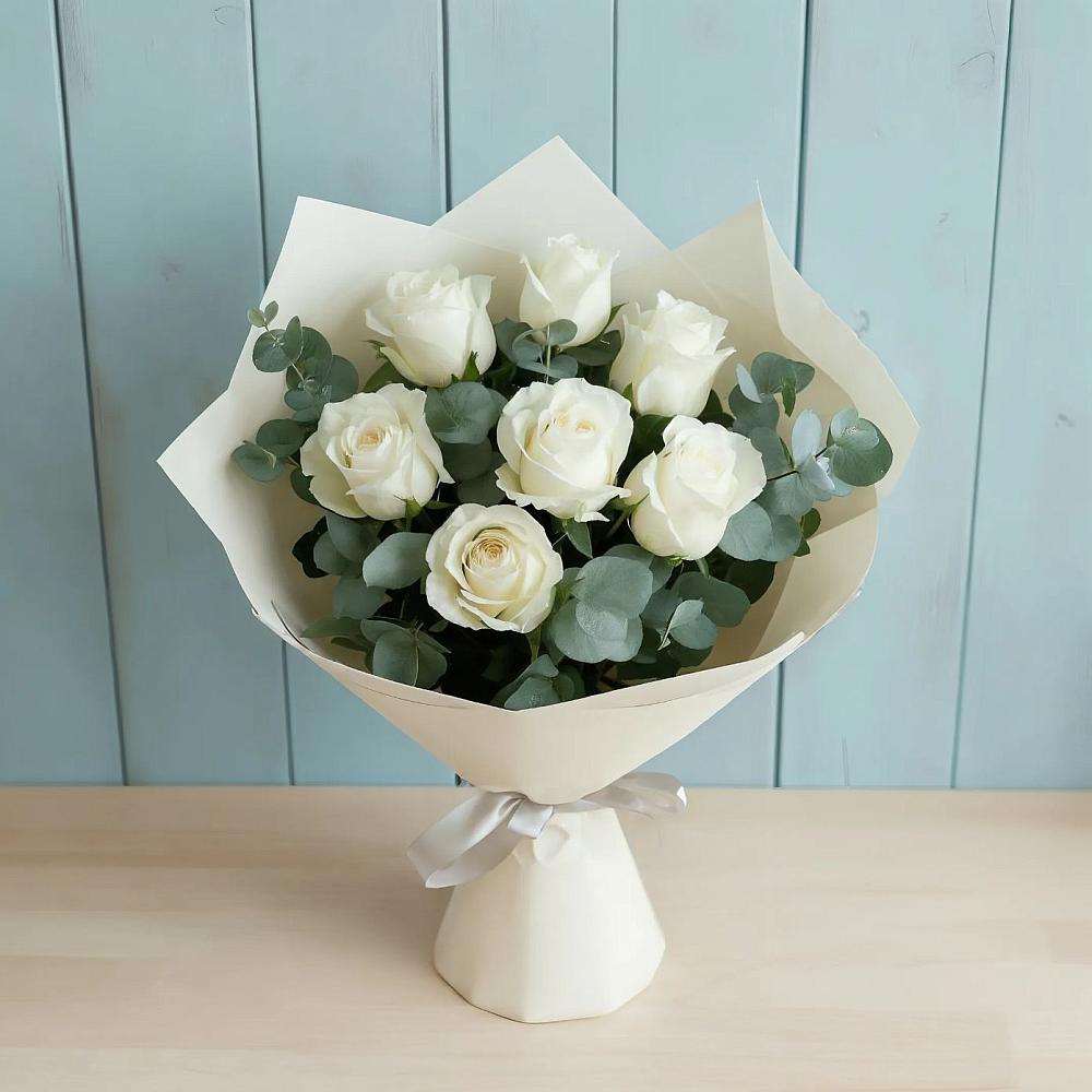 Букет Белые розы в Эвкалипте в Красной горе