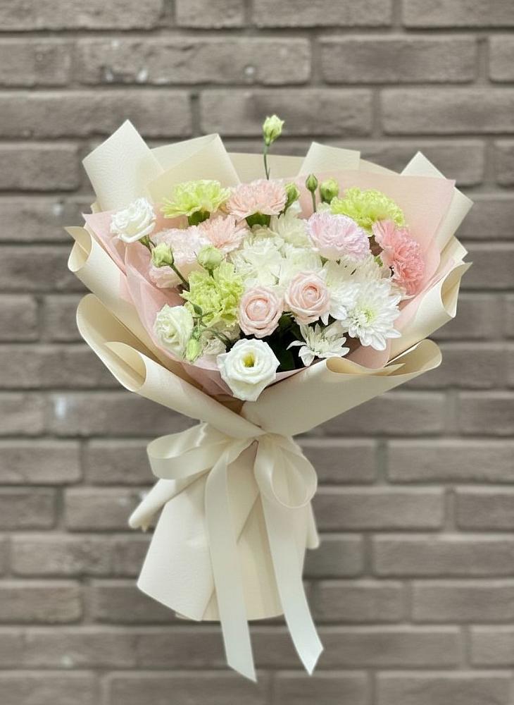 Букет цветов из: Гвоздики, Розы, Лизиантусы и Хризантемы в Красной горе