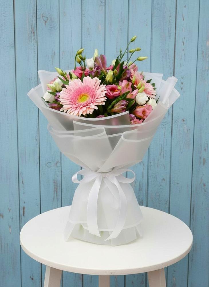 Букет цветов из: Герберы, Альстромерии и Лизиантусы в Красной горе