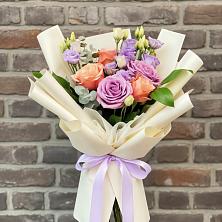 Букет цветов из:  Лизиантусы и Розы в Красной горе