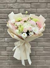 Букет цветов из:  Гвоздики, Розы, Лизиантусы и Хризантемы #REPLACE_PRED# Красной горе