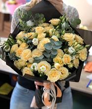 Букет цветов из:  Розы и Лизиантусы #REPLACE_PRED# Красной горе