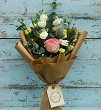 Букет цветов из:  Розы и Лизиантусы #REPLACE_PRED# Красной горе