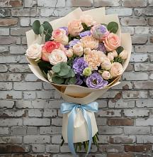 Букет цветов из:  Розы, Лизиантусы и Гвоздики в Красной горе