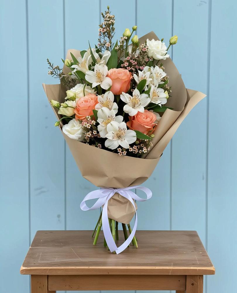 Букет цветов из: Альстромерии, Лизиантусы, Розы и Хризантемы в Красной горе