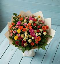 Букет Микс из разноцветных кустовых роз в Красной горе