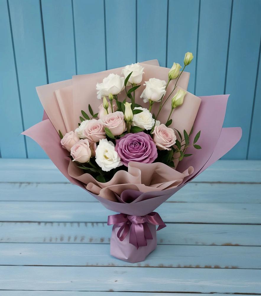 Букет цветов из: Розы и Лизиантусы в Красной горе